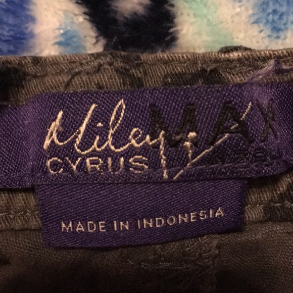 Cheetah print shorts - Picture 2 of 3